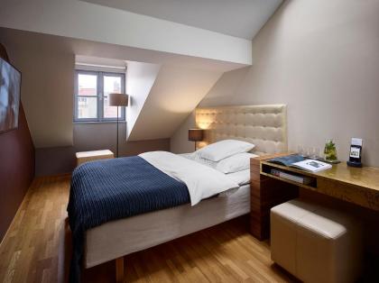 The ICON Hotel & Lounge - image 5