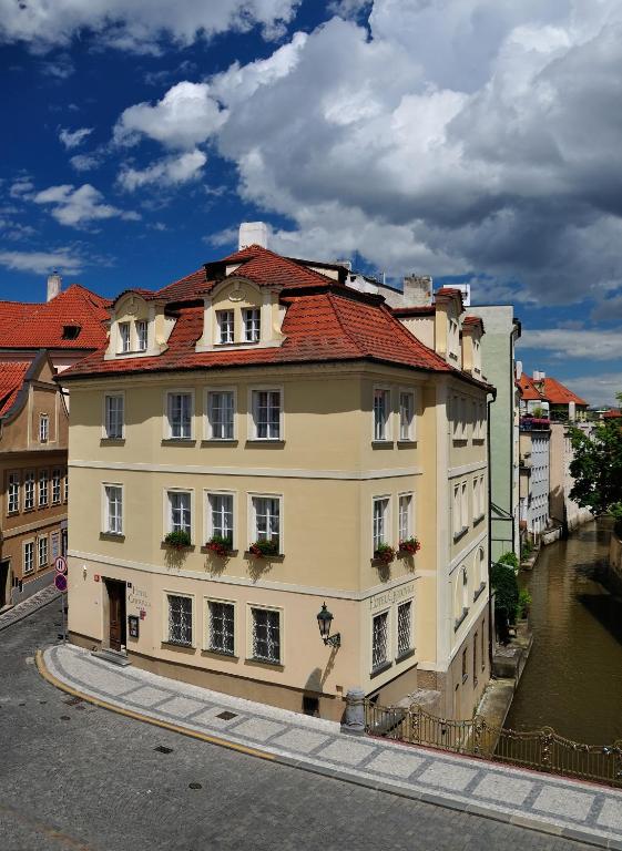 Hotel Certovka - image 2