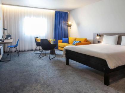 Ibis Praha Old Town - image 9