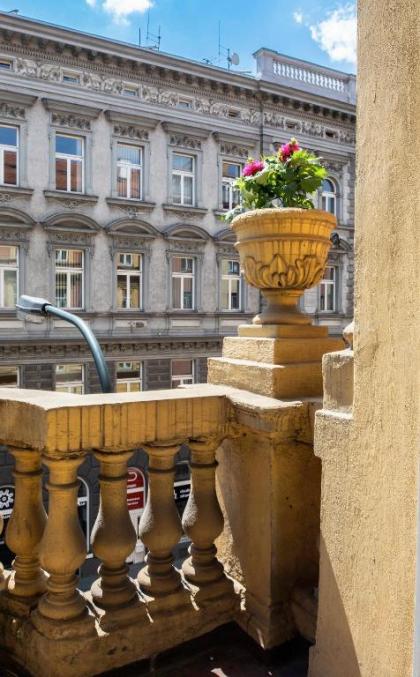 EA Hotel Downtown - image 13