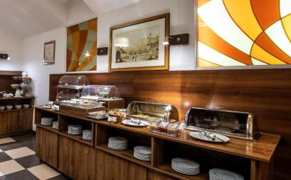 EA Hotel Downtown - image 16