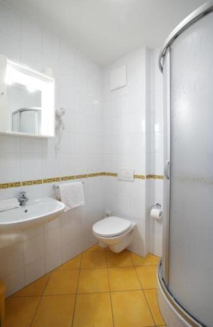 Hotel Avion - image 2