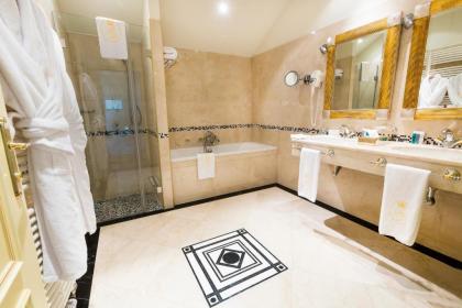 Luxury Family Hotel Royal Palace - image 11