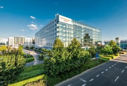 Courtyard by Marriott Prague Airport - image 1