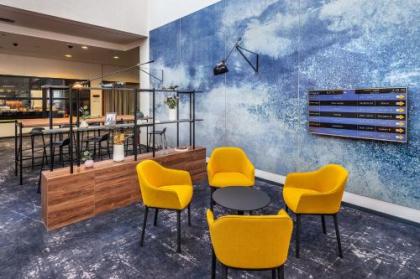 Courtyard by Marriott Prague Airport - image 10