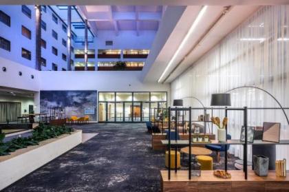 Courtyard by Marriott Prague Airport - image 4