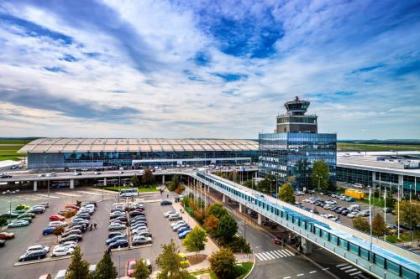 Courtyard by Marriott Prague Airport - image 9