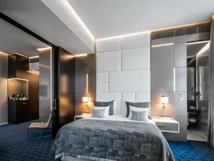 Hotel KINGS COURT - image 2