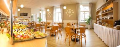Metropolitan Old Town Hotel - image 11