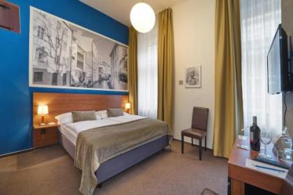 Metropolitan Old Town Hotel - image 3