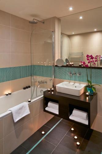 Red & Blue Design Hotel Prague - image 3
