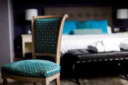 Friday Hotel - image 4