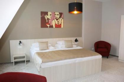 1.Republic Hotel - image 2