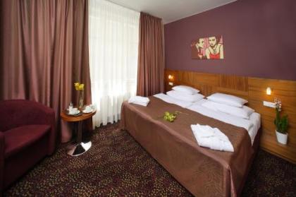 1.Republic Hotel - image 3
