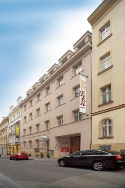 1.Republic Hotel - image 4