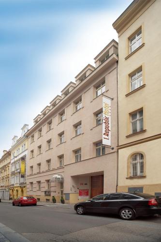 1.Republic Hotel - image 4
