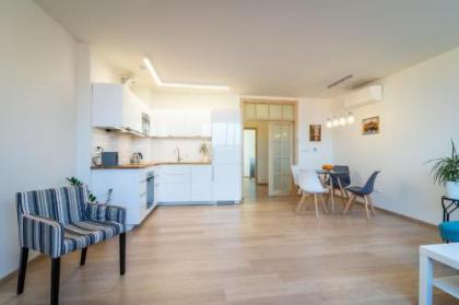 Royal Road Residence - image 8