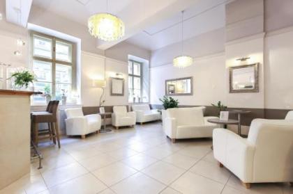 Unitas Hotel - image 2