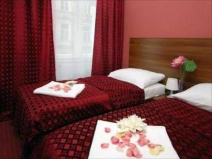 Colloseum Hotel - image 18