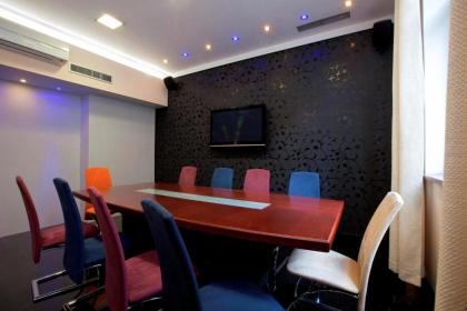 Relax Inn - image 11
