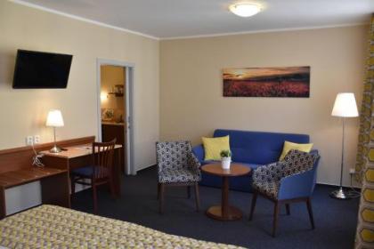 Aparthotel Austria Suites - image 15