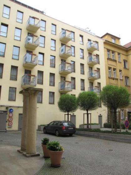 Aparthotel Austria Suites - image 3