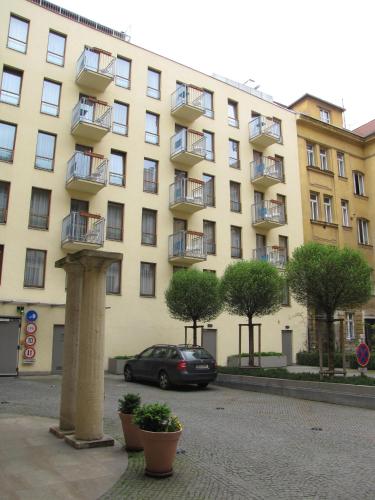 Aparthotel Austria Suites - image 3