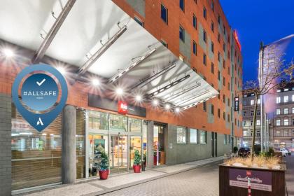 Ibis Praha Mala Strana - image 1