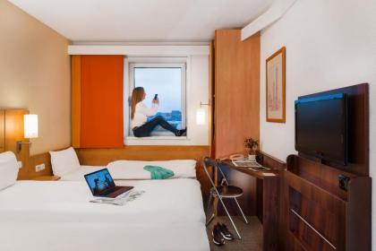 Ibis Praha Mala Strana - image 11