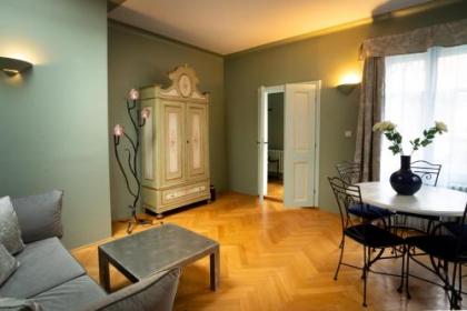 Hotel At the Black Star -Charming Romantic Suites and Apartments - image 13