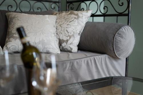 Hotel At the Black Star -Charming Romantic Suites and Apartments - image 6