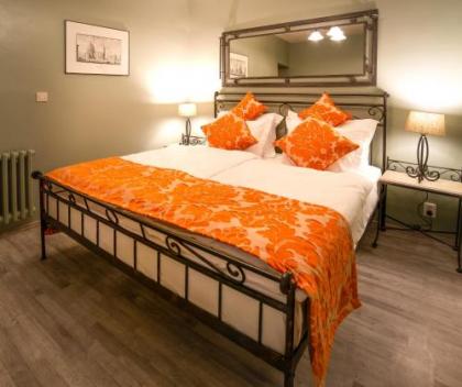 Hotel At the Black Star -Charming Romantic Suites and Apartments - image 8