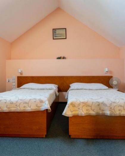 Hotel Čertousy - image 3