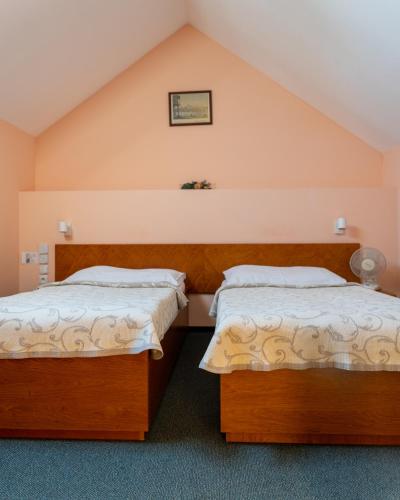 Hotel Čertousy - image 3