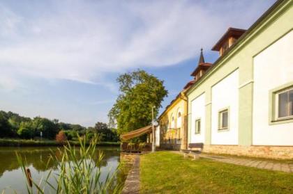 Hotel Čertousy - image 9