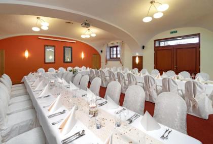 Hotel Chvalská Tvrz - image 13