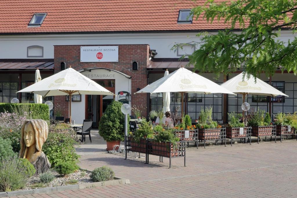 Hotel Chvalská Tvrz - image 2