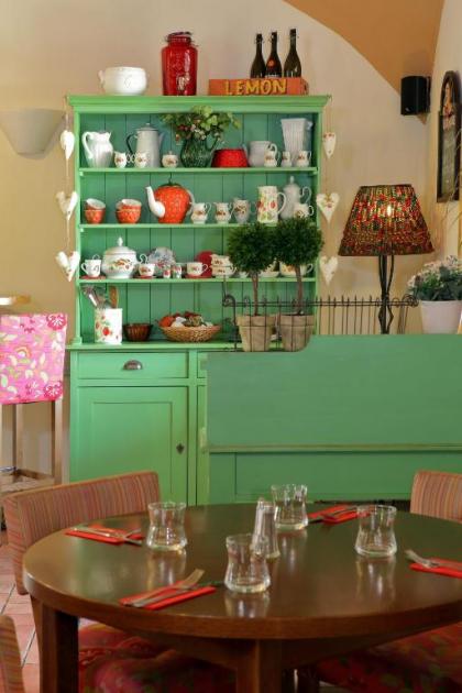Hotel Chvalská Tvrz - image 4