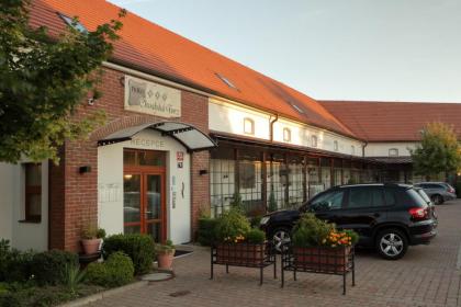 Hotel Chvalská Tvrz - image 9