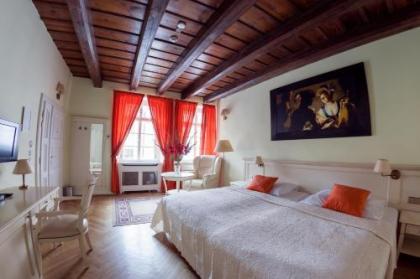 Tyn Yard Residence - image 1
