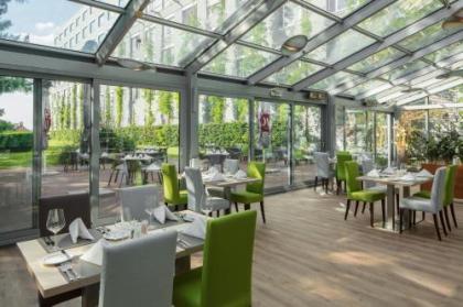 Holiday Inn Prague - image 19