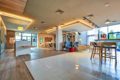 Holiday Inn Prague Airport - image 2