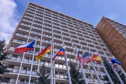 Hotel Krystal - image 1