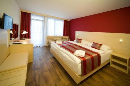 Hotel Krystal - image 2