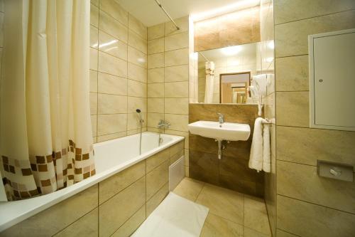 Hotel Krystal - image 5