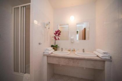 TOP HOTEL Praha - image 4