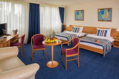 TOP HOTEL Praha - image 9
