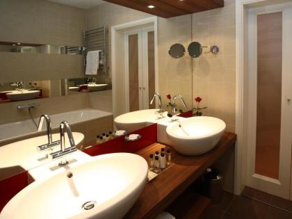Mamaison Hotel Riverside Prague - image 17