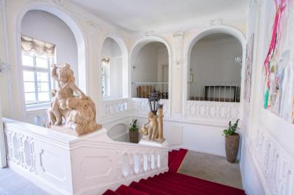 Smetana Hotel - image 3
