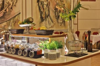 Ariston & Ariston Patio Hotel - image 20